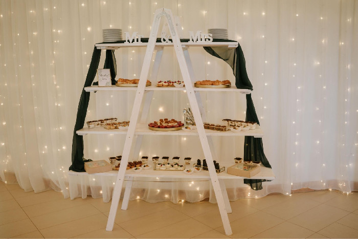 Velký žebřík na sweet bar – pronájem svatební dekorace, půjčovna Vyzdob to s námi Ostrava
